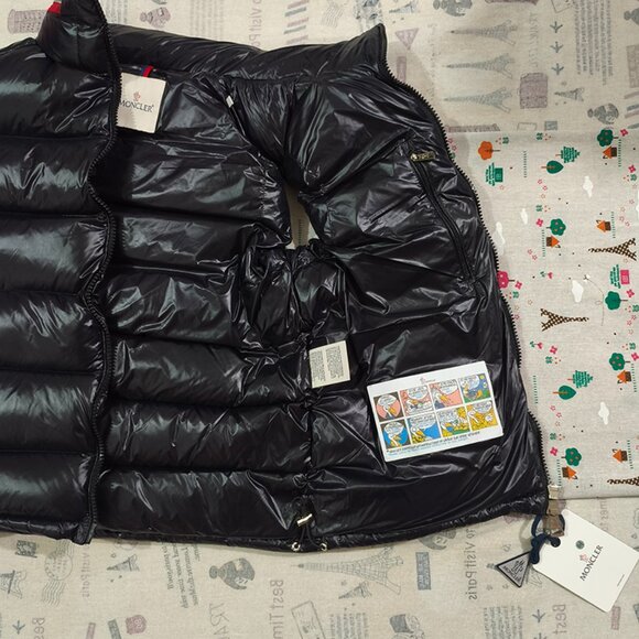 Moncler Shiny Lightweight Casual Warm Down Vest - Picture 9 of 13